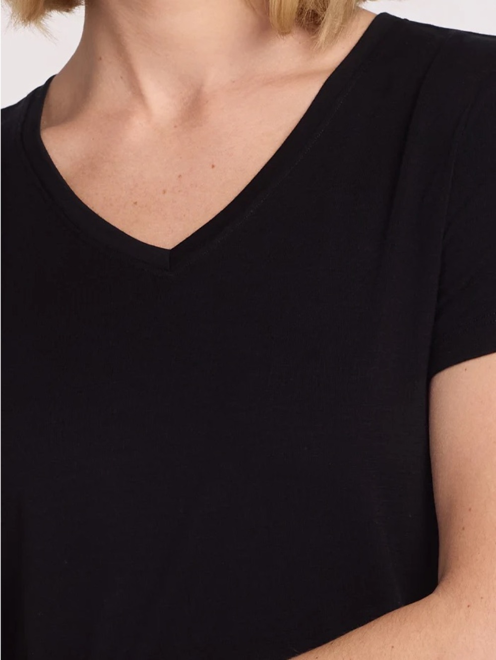 Woolx Junie All-Season Black V-Neck Women's Short Sleeve Tee - Picture 3 of 5